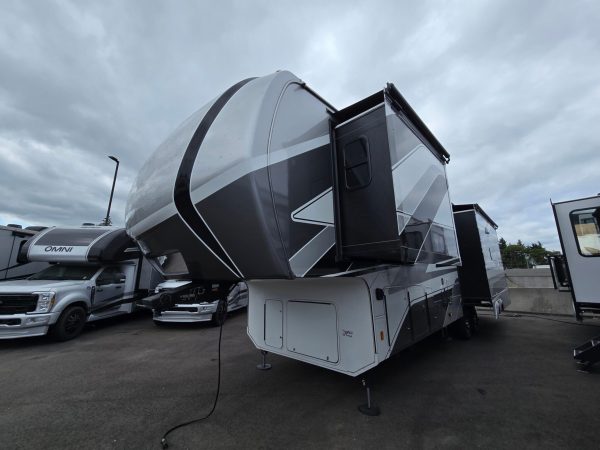 2025 Keystone Alpine 3303CK - Image 18