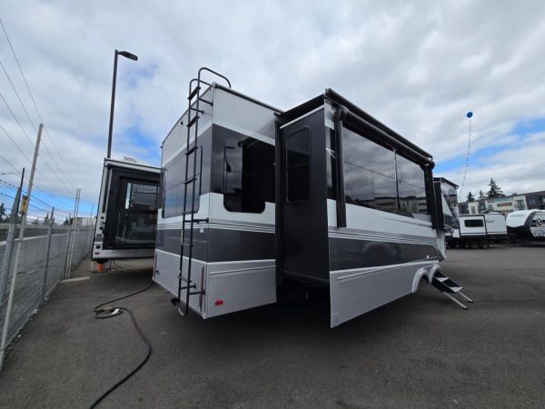 2025 Keystone Alpine 3303CK - Image 3