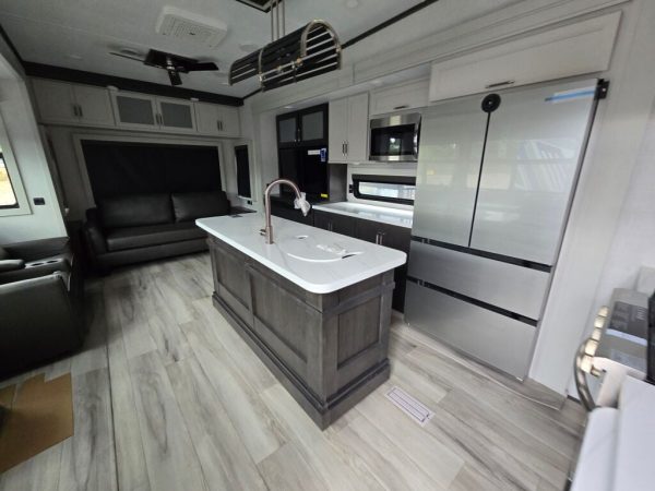 2025 Keystone Alpine 3303CK - Image 6
