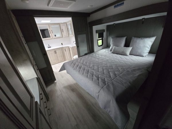 2025 Keystone Alpine 3700FL - Image 12