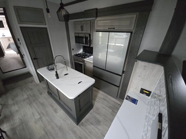 2025 Keystone Alpine 3700FL - Image 6