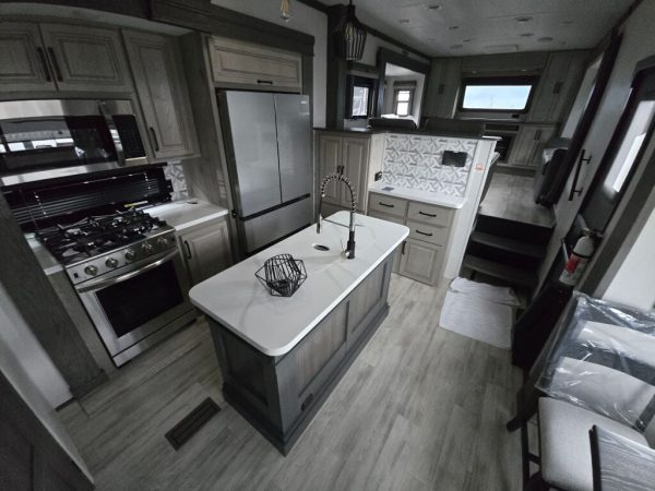 2025 Keystone Alpine 3700FL - Image 7