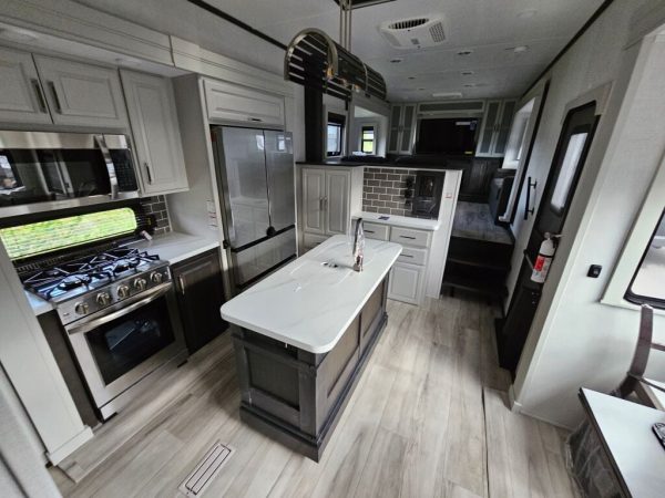 2025 Keystone Alpine 3712KB - Image 12