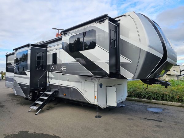2025 Keystone Alpine 3712KB - Image 18