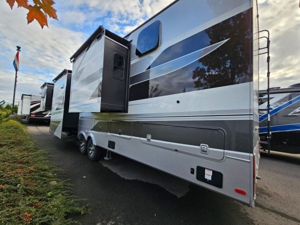 2025 Keystone Alpine 3712KB - Image 3