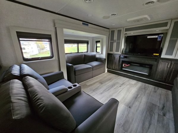 2025 Keystone Alpine 3712KB - Image 5