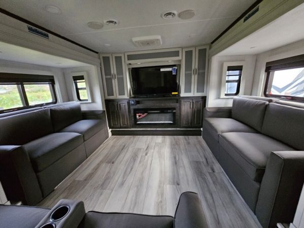 2025 Keystone Alpine 3712KB - Image 6