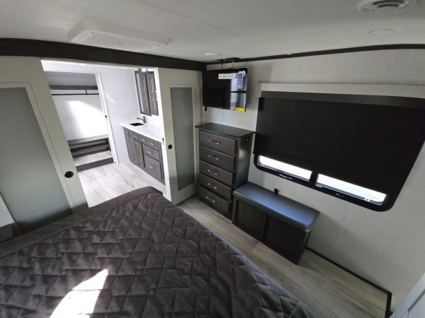 2025 Keystone Alpine 3910RK - Image 12