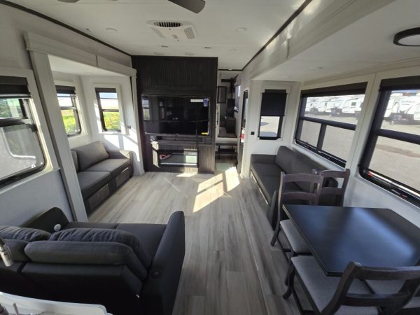 2025 Keystone Alpine 3910RK - Image 9