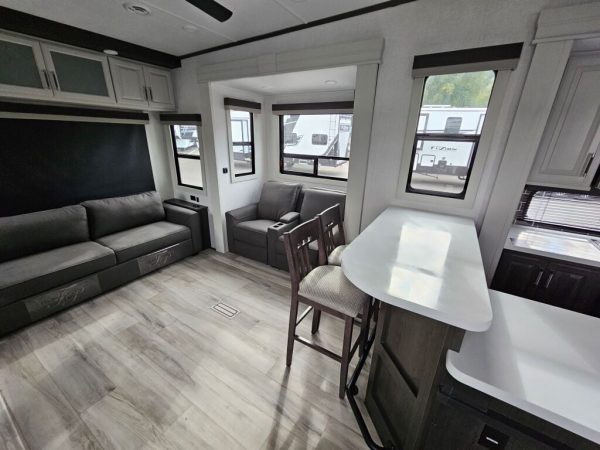 2025 Keystone Alpine Avalanche Edition 338GK - Image 11