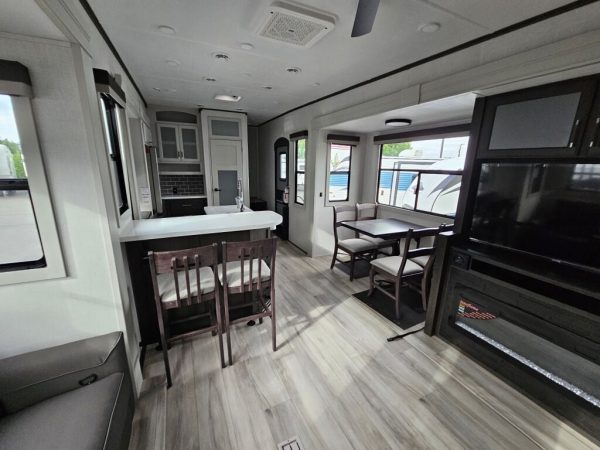 2025 Keystone Alpine Avalanche Edition 338GK - Image 13