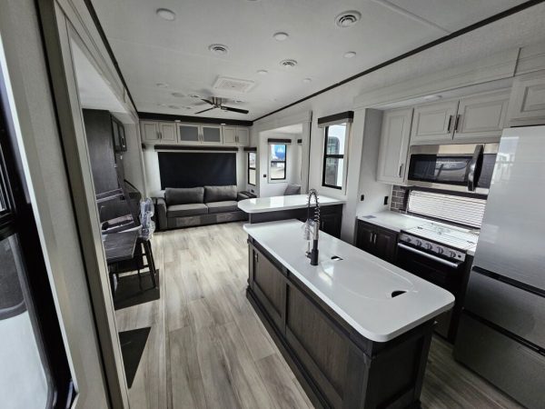 2025 Keystone Alpine Avalanche Edition 338GK - Image 7