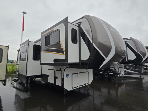 2025 Keystone Alpine Avalanche Edition 346FL - Image 15