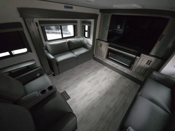 2025 Keystone Alpine Avalanche Edition 346FL - Image 8