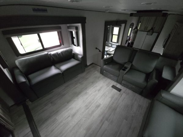 2025 Keystone Alpine Avalanche Edition 346FL - Image 9