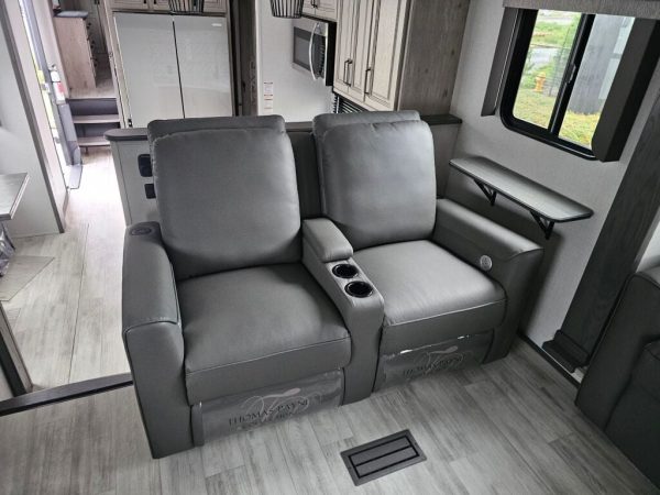 2025 Keystone Alpine Avalanche Edition 346FL - Image 11