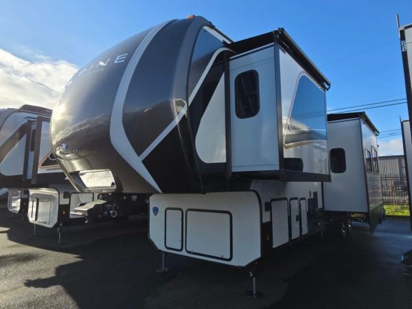2025 Keystone Alpine Avalanche Edition 366LS - Image 2