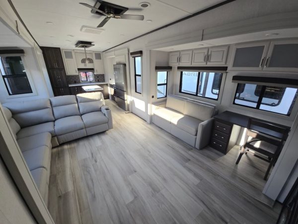 2025 Keystone Alpine Avalanche Edition 366LS - Image 5