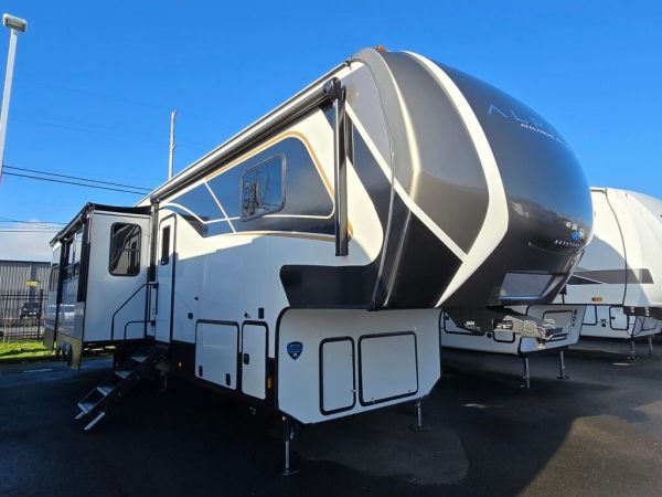 2025 Keystone Alpine Avalanche Edition 366LS