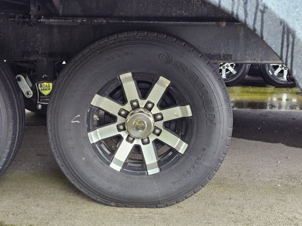 2025 Keystone Alpine Avalanche Edition 366LS - Image 13