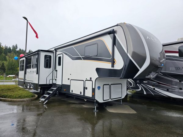 2025 Keystone Alpine Avalanche Edition 366LS - Image 40