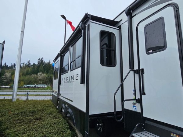 2025 Keystone Alpine Avalanche Edition 366LS - Image 5