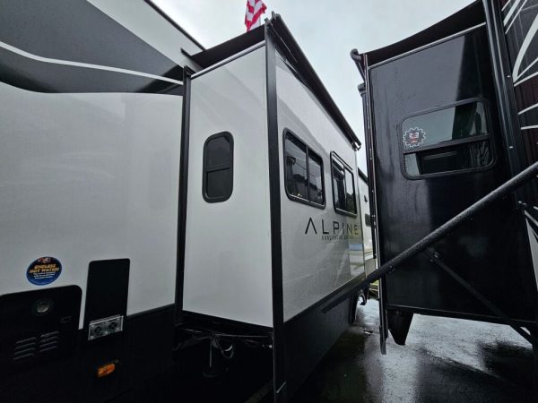 2025 Keystone Alpine Avalanche Edition 366LS - Image 7
