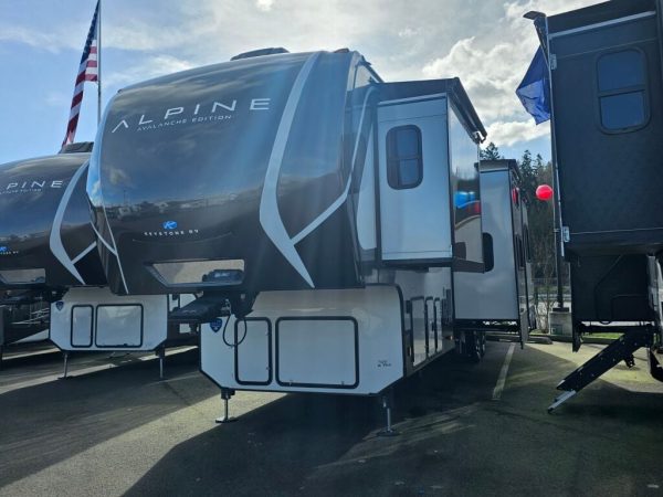 2025 Keystone Alpine Avalanche Edition 379MB - Image 2