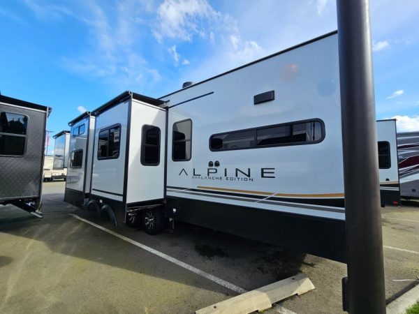 2025 Keystone Alpine Avalanche Edition 379MB - Image 3