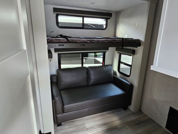 2025 Keystone Alpine Avalanche Edition 379MB - Image 22