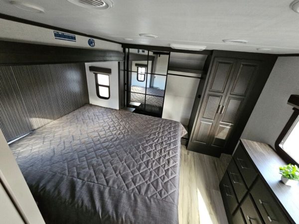2025 Keystone Alpine Avalanche Edition 379MB - Image 32