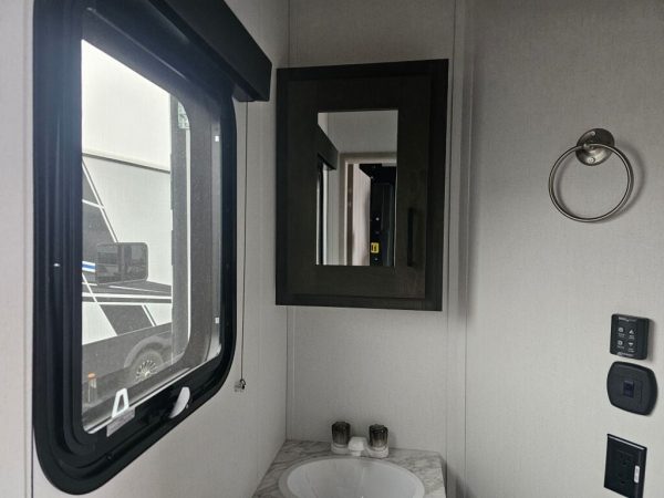 2025 Keystone Fuzion 373 - Image 11