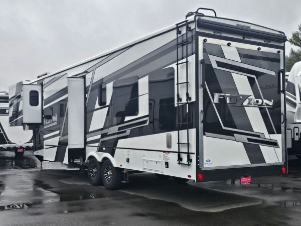 2025 Keystone Fuzion 373 - Image 3