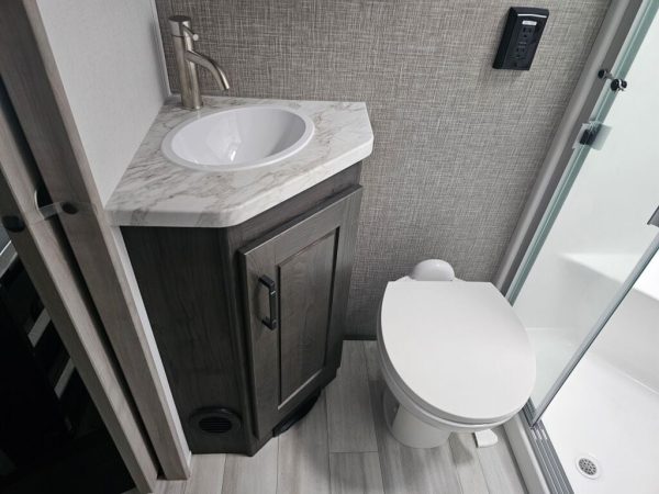 2025 Keystone Fuzion 373 - Image 25