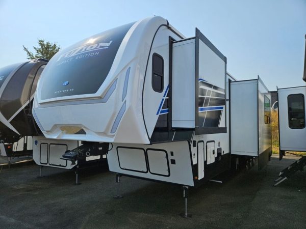 2025 Keystone Fuzion Impact Edition 415 - Image 2