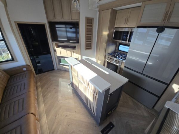 2025 Keystone Raptor 352 - Image 11