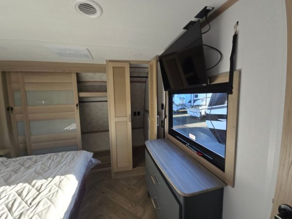 2025 Keystone Raptor 352 - Image 16