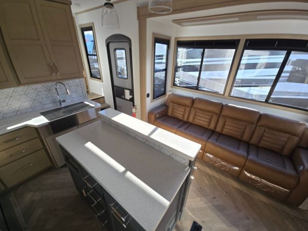 2025 Keystone Raptor 352 - Image 9