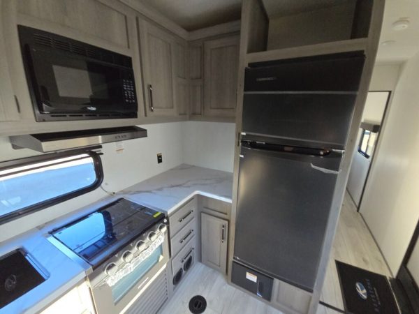 2025 Keystone Raptor Carbon 29WFO - Image 8