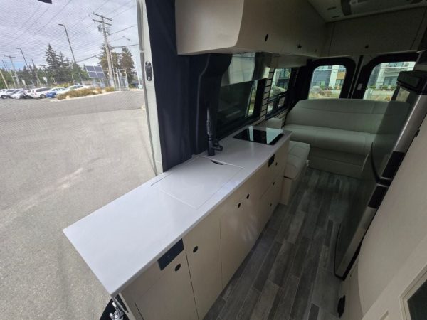 2025 Pleasure-Way Plateau TS - Image 18