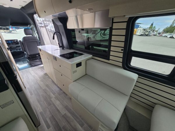 2025 Pleasure-Way Plateau TS - Image 22