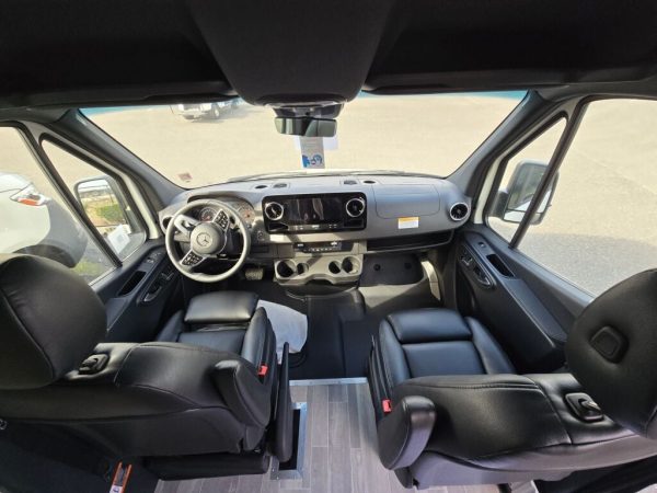 2025 Pleasure-Way Plateau TW - Image 11