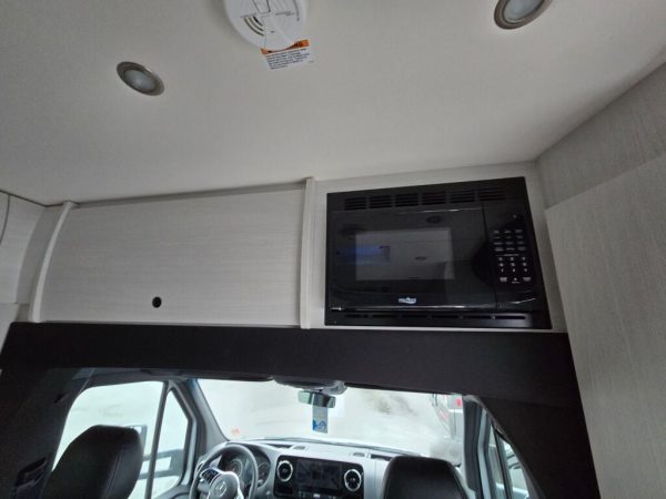 2025 Pleasure-Way Plateau XLRB Base - Image 7