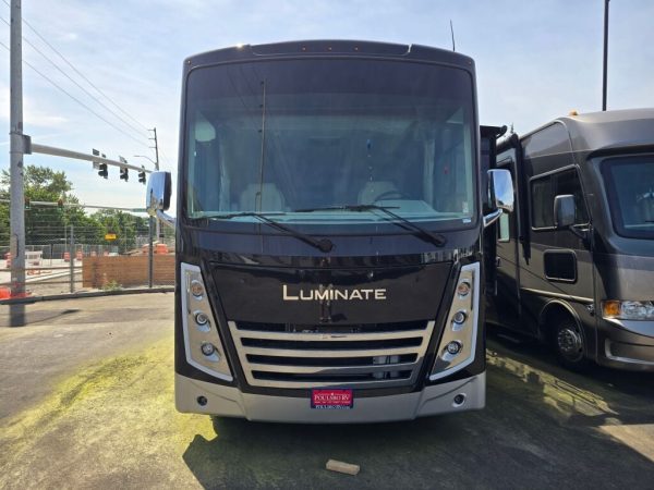2025 Thor Motor Coach Luminate CC35 - Image 2