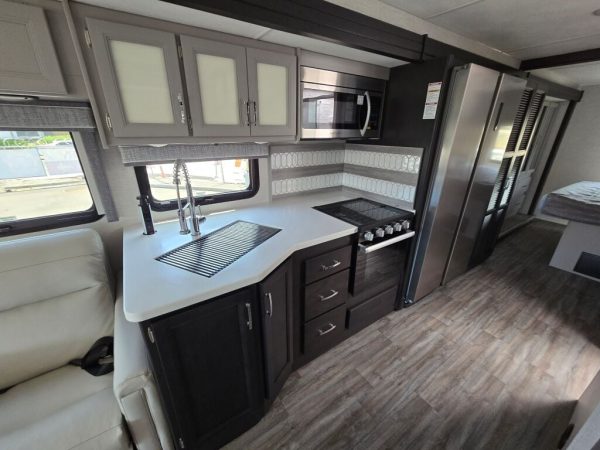 2025 Thor Motor Coach Luminate CC35 - Image 15