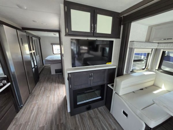 2025 Thor Motor Coach Luminate CC35 - Image 16