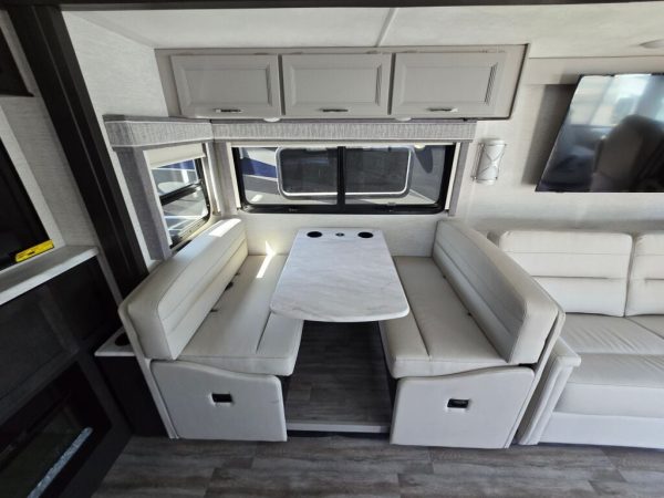 2025 Thor Motor Coach Luminate CC35 - Image 17