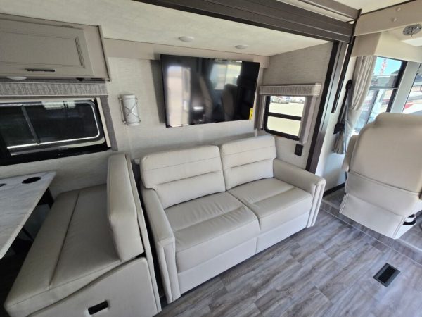 2025 Thor Motor Coach Luminate CC35 - Image 18
