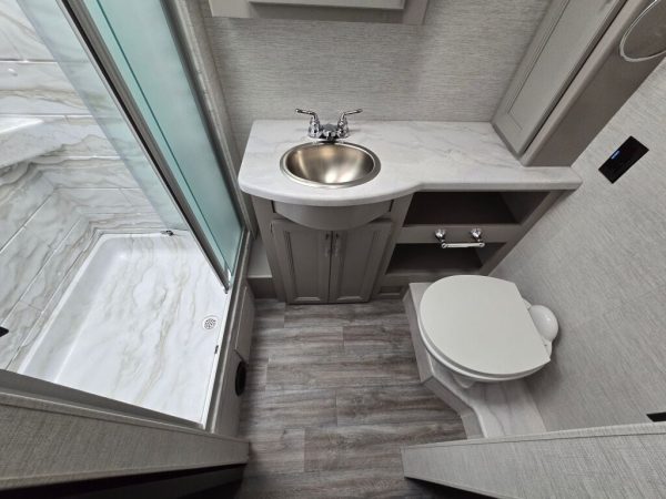 2025 Thor Motor Coach Luminate CC35 - Image 19