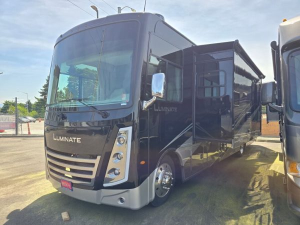 2025 Thor Motor Coach Luminate CC35 - Image 3
